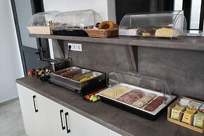 AEONIAN LUXURY SUITES