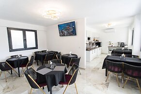 AEONIAN LUXURY SUITES