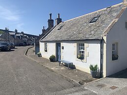 Zen Cottage, Seatown, Cullen