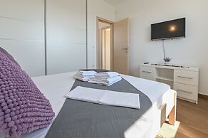 Sunny apartment with a Private Pool