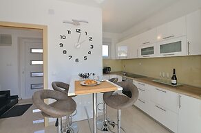 Sunny apartment with a Private Pool