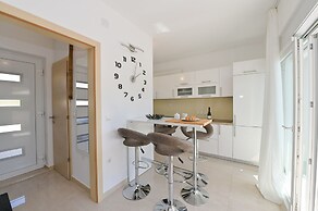 Sunny apartment with a Private Pool