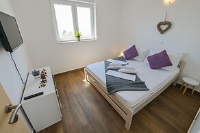 Sunny apartment with a Private Pool