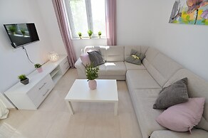 Sunny apartment with a Private Pool