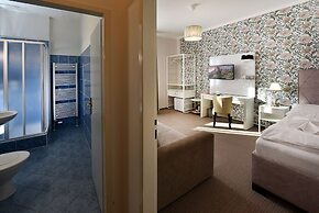 APLEND Hotel Lujza Major