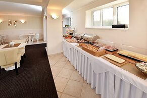 APLEND Hotel Lujza Major