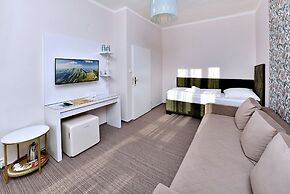 APLEND Hotel Lujza Major