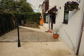 Camaraderie Guest House