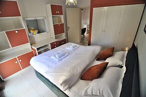 Zennova 4 Vintage City Center Apt