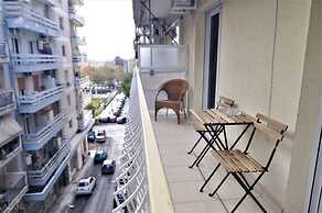 Zennova 4 Vintage City Center Apt