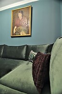 Zennova 4 Vintage City Center Apt