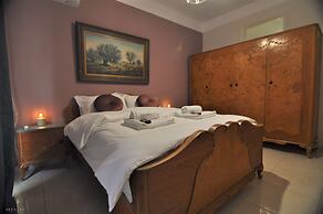 Zennova 4 Vintage City Center Apt
