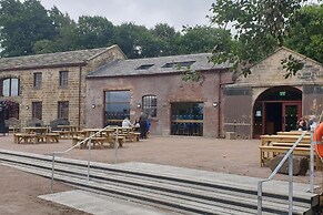 Buck - En-suite Room in Canalside Guesthouse