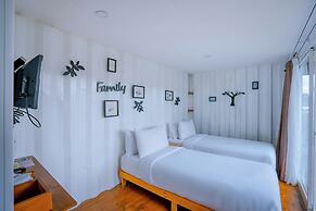 Container Smart Stay (CSS)