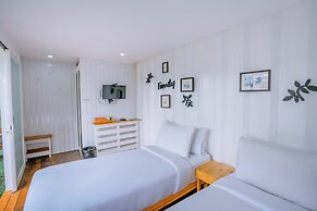 Container Smart Stay (CSS)