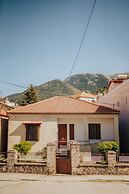 Kalavrita downtown 3 bedroom house for 6 pers