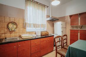 Kalavrita downtown 3 bedroom house for 6 pers