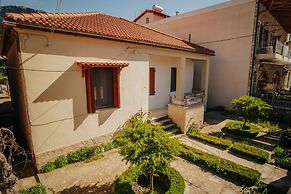 Kalavrita downtown 3 bedroom house for 6 pers