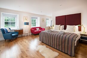 Mill House - self catering sleeps 10