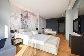 Flamingo Beach Hotel & Spa