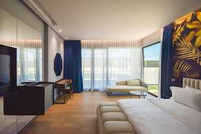 Flamingo Beach Hotel & Spa