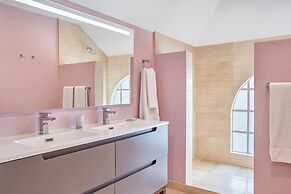 St George's Club Hotel