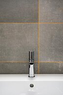 Alkamuri Posh Hotel Spa - 104 Suite Deluxe