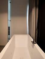 Alkamuri Posh Hotel Spa 107 Jacuzzi Suite