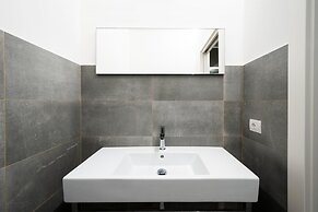 Alkamuri Posh Hotel Spa 107 Jacuzzi Suite