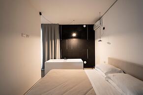 Alkamuri Posh Hotel Spa 107 Jacuzzi Suite