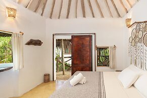 Yaxchen Tulum Cabañas & Cenote