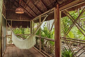 Yaxchen Tulum Cabañas & Cenote