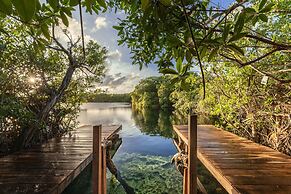 Yaxchen Tulum Cabañas & Cenote