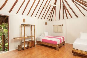 Yaxchen Tulum Cabañas & Cenote