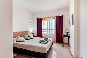 Remarkable 1 Bedroom Apartment Costa da Caparica