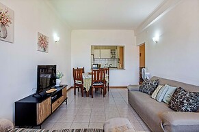 Remarkable 1 Bedroom Apartment Costa da Caparica