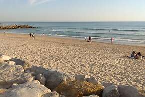 Remarkable 1 Bedroom Apartment Costa da Caparica