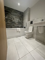 Luxury 2-bed Apartment in Manchester With Parking