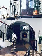 Cozy House Sleeps 2 With Pet Friendly Option