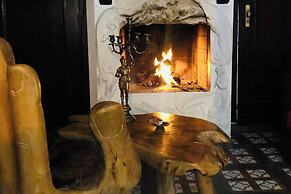 Cozy House Sleeps 2 With Pet Friendly Option