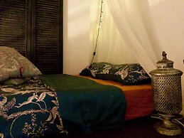 Cozy House Sleeps 2 With Pet Friendly Option