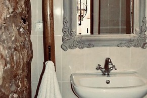 Cozy House Sleeps 2 With Pet Friendly Option