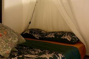 Cozy House Sleeps 2 With Pet Friendly Option