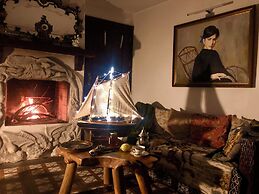 Cozy House Sleeps 2 With Pet Friendly Option