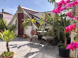 Captivating Studio Apartment in Mexilhoeira Grande