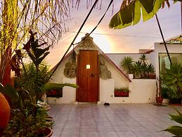 Captivating Studio Apartment in Mexilhoeira Grande
