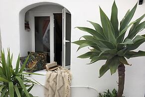 Captivating Studio Apartment in Mexilhoeira Grande