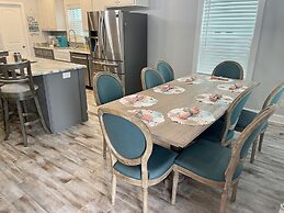 Tequila Sunrise 4 Bedroom Home by RedAwning