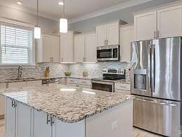 Southern Charm 4 Bedroom Home by RedAwning