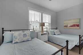 Southern Charm 4 Bedroom Home by RedAwning